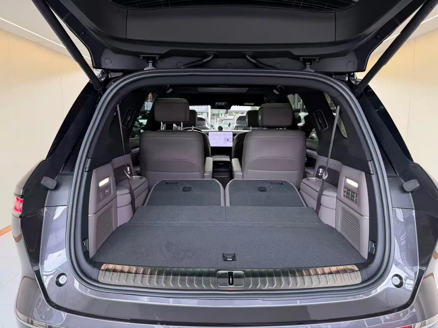 NIO ES8 2025 2025 Model 6-Seat Executive Luxury Edition