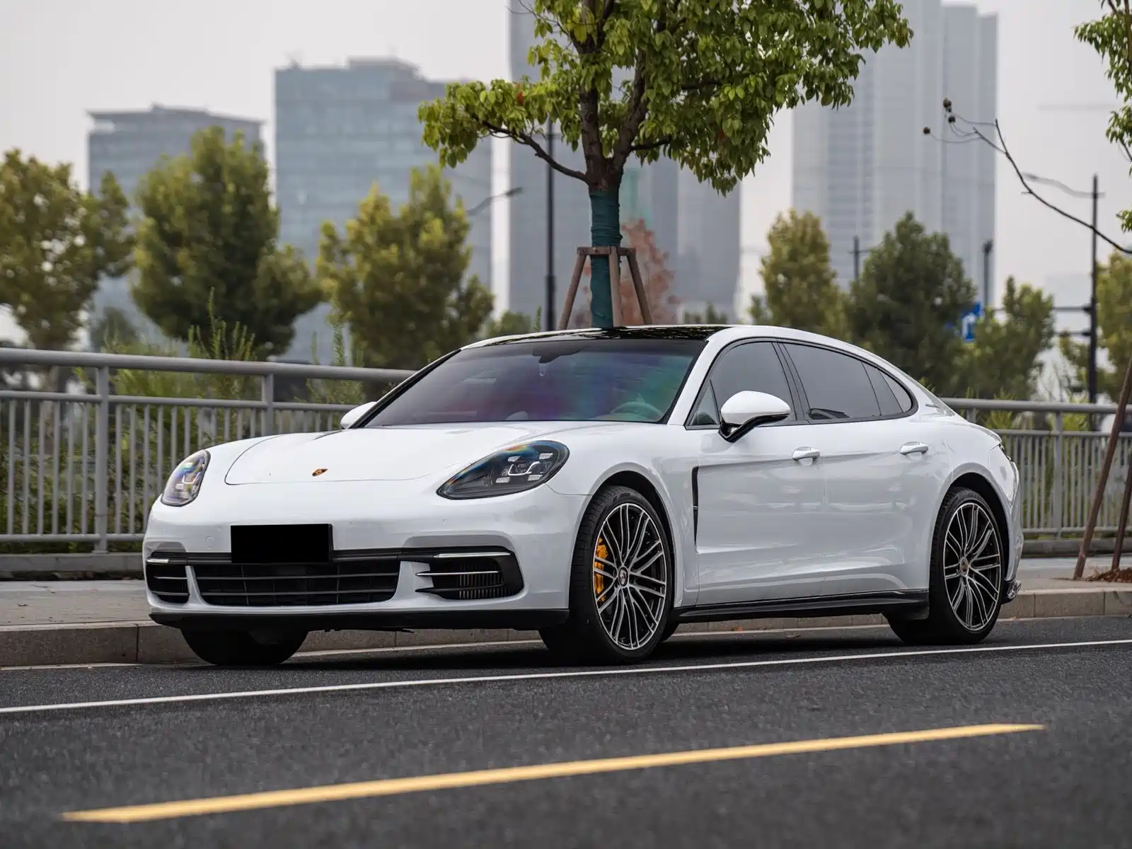 Photo 5 - Porsche Panamera