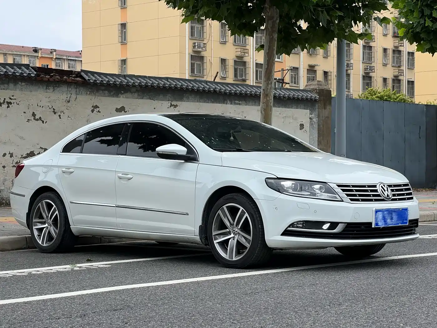 Volkswagen FAW-Volkswagen CC 2015 1.8TSI Luxury фото 3