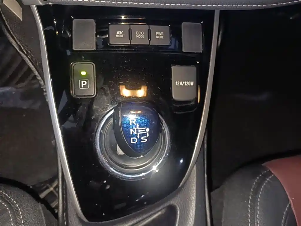 Toyota Corolla 2018 Hybrid 1.8L E-CVT Smart Edition фото 14