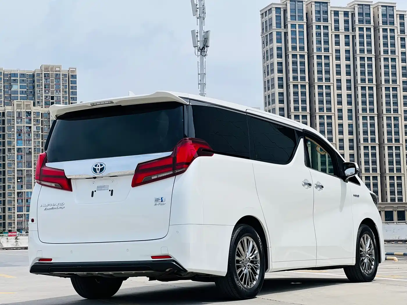 Toyota Alphard 2021 Hybrid 2.5L Premium фото 12