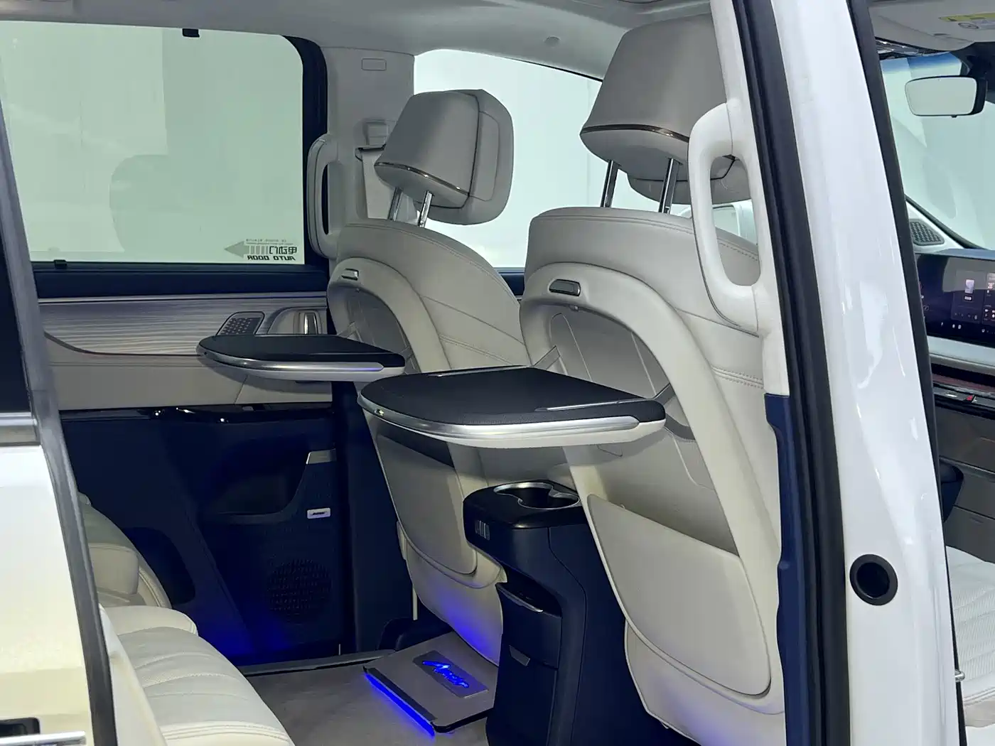 Buick GL8 New Energy 2024 2024 Landglory Luxury Edition 7-Seater