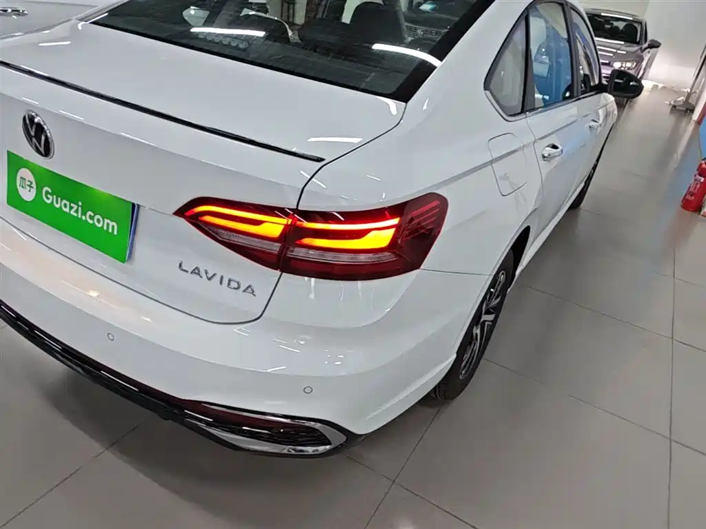 Volkswagen Lavida 2024 Model 300TSI DSG Starlight Leading Edition фото 8