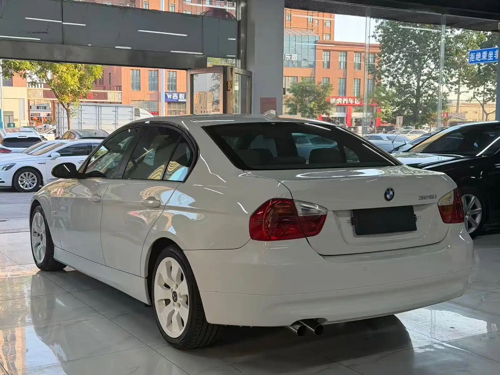 Photo 6 - BMW 3 Series
