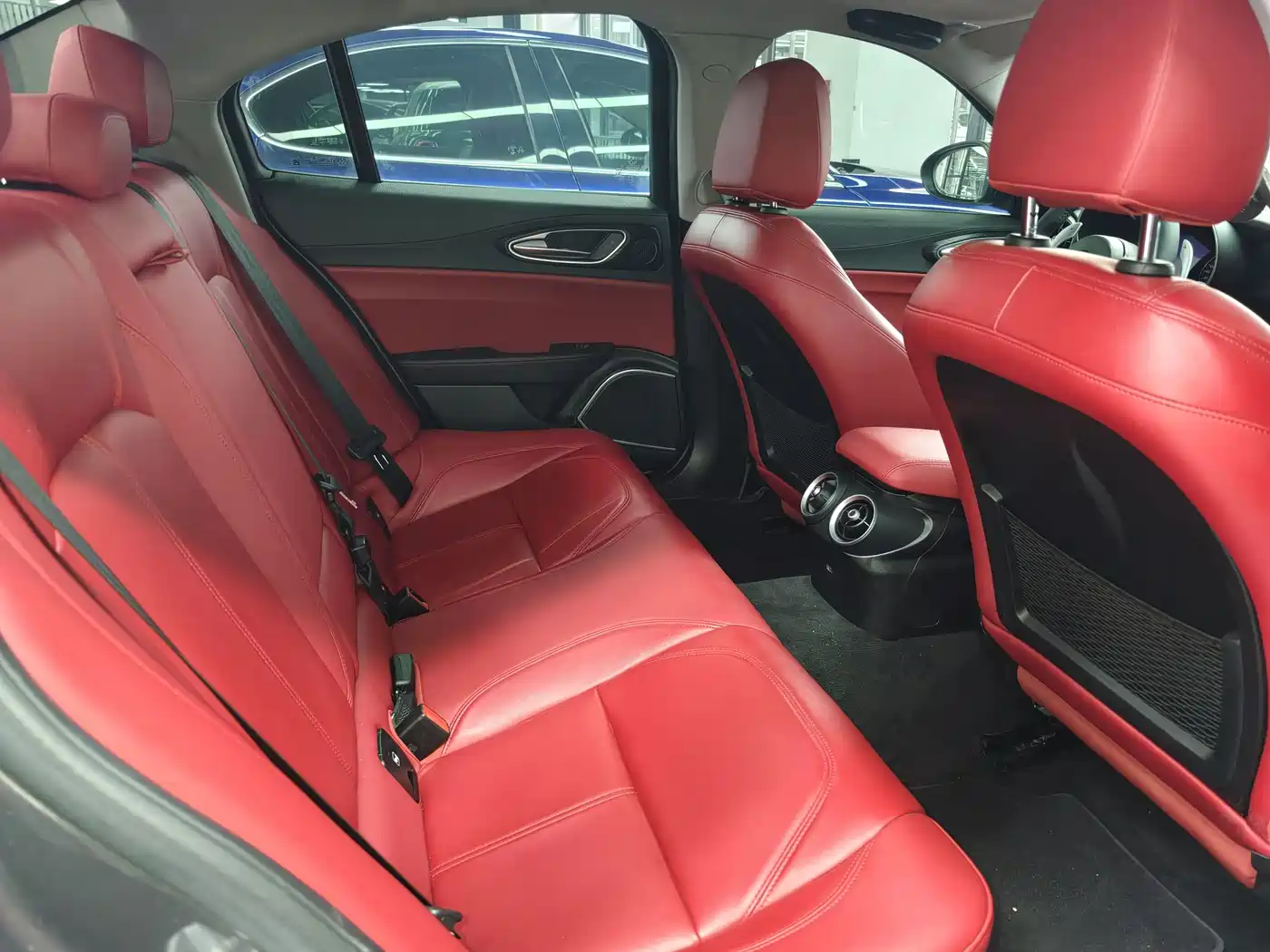 Alfa Romeo Giulia 2020 2.0T 280HP Luxury Edition фото 7