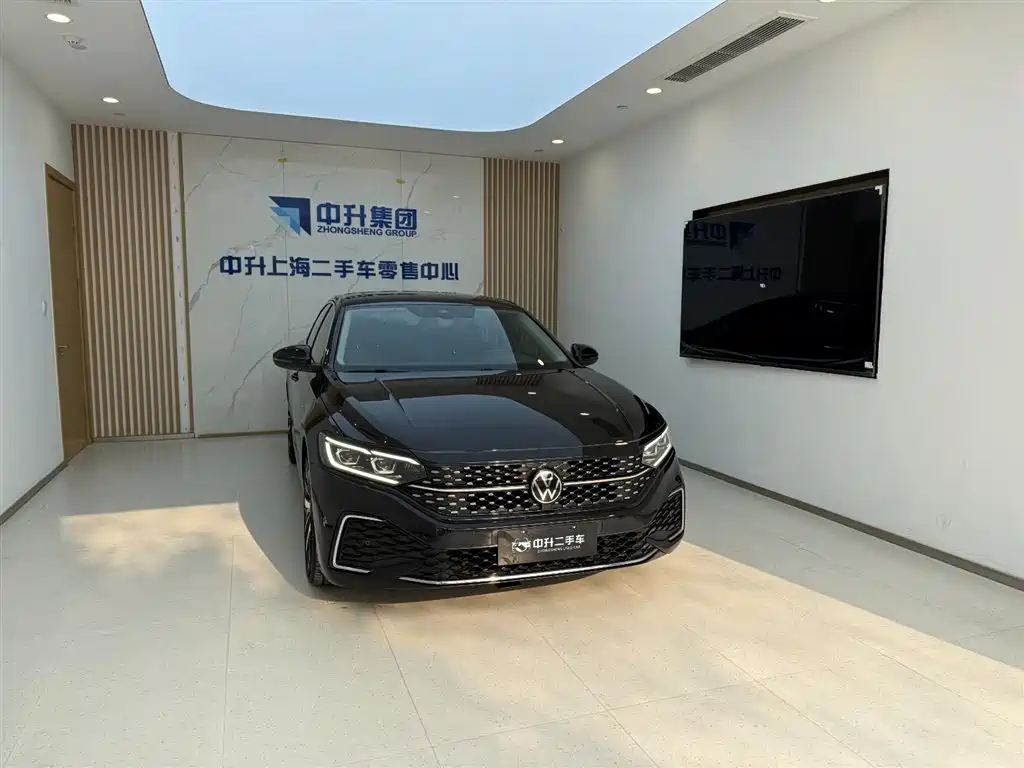 Volkswagen Passat 2022 330TSI Starlight Luxury Edition фото 5