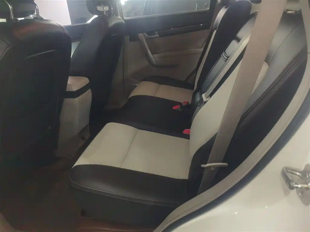 Chevrolet Captiva 2015 2.4L 2WD Urban Edition 5-seater фото 17