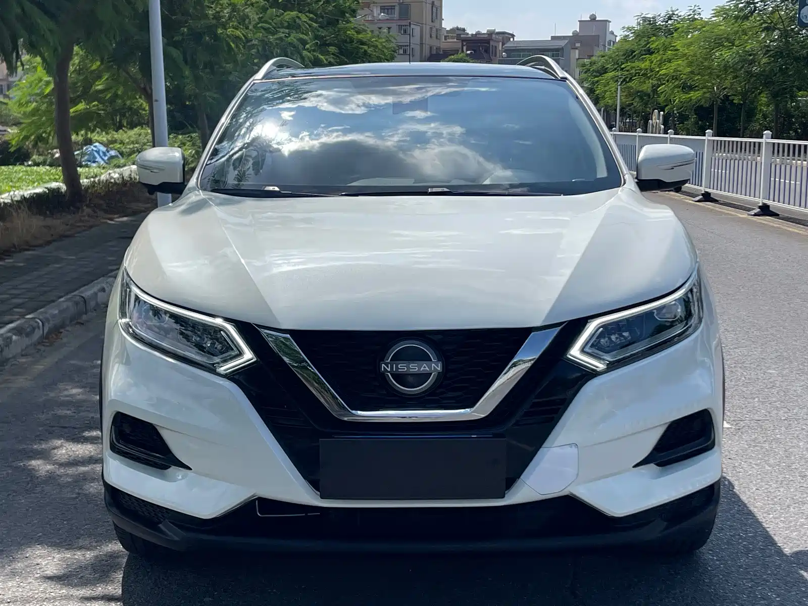 Photo 2 - Nissan Qashqai