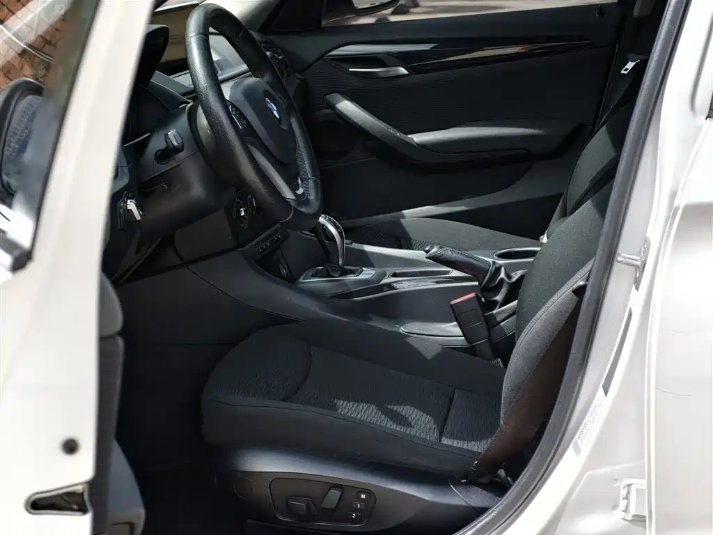 BMW X1 2015 Model sDrive18i Fashion Advanced Edition фото 15