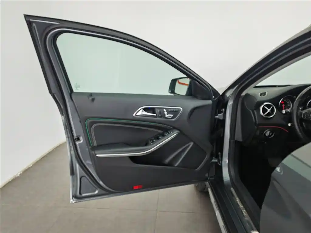 Mercedes-Benz GLA 2018 GLA 200 Fashion фото 8