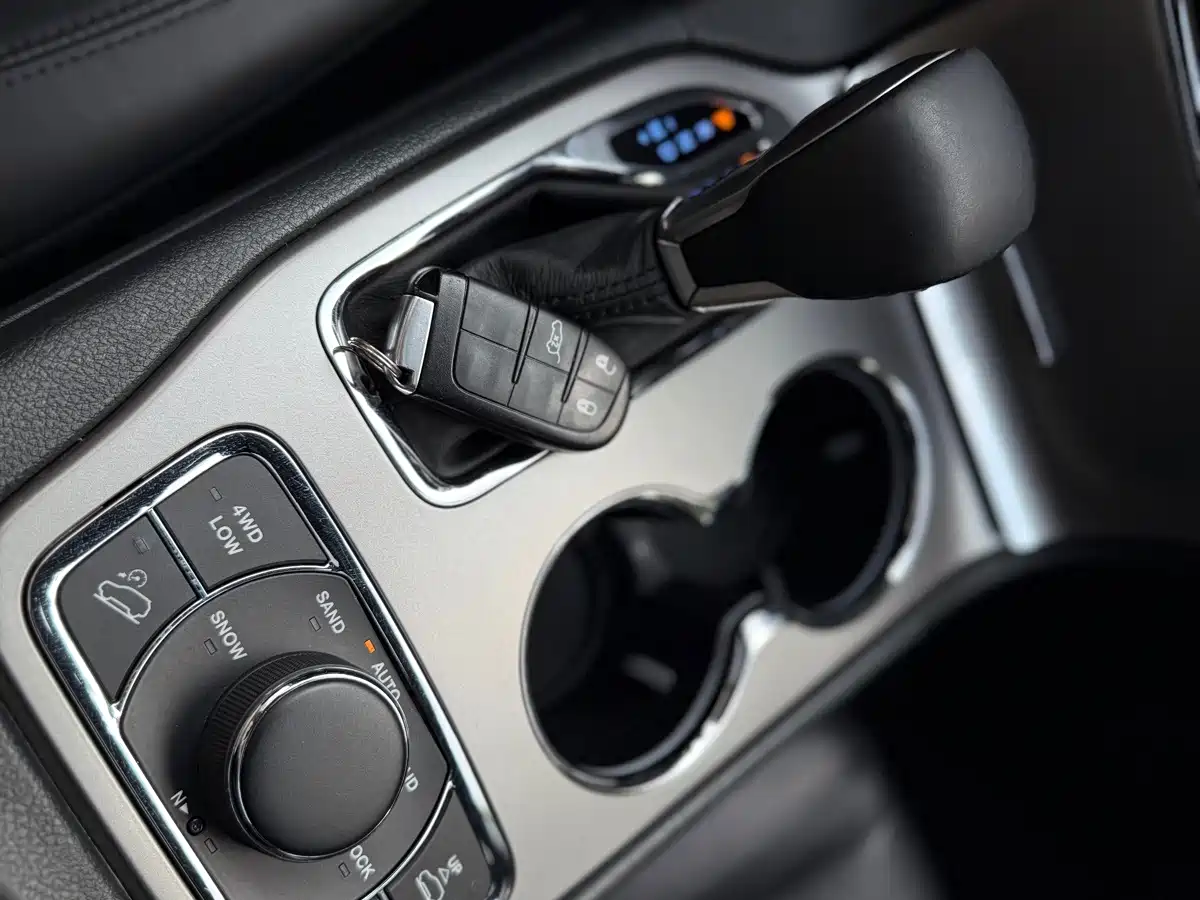 Фото 15 - Jeep Grand Cherokee (Import)