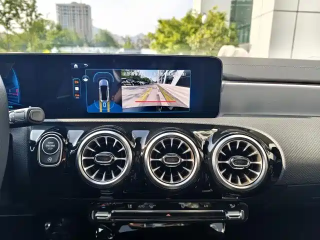 Mercedes-Benz A-Class AMG 2025 AMG A 35 L 4MATIC фото 13