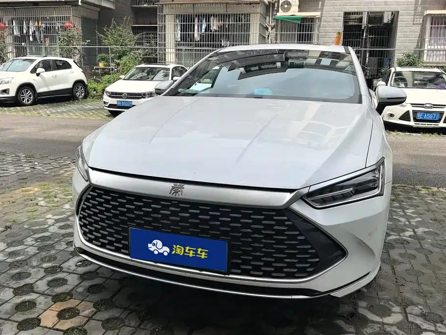 BYD Qin PLUS 2021 DM-i 120KM Premium фото 2