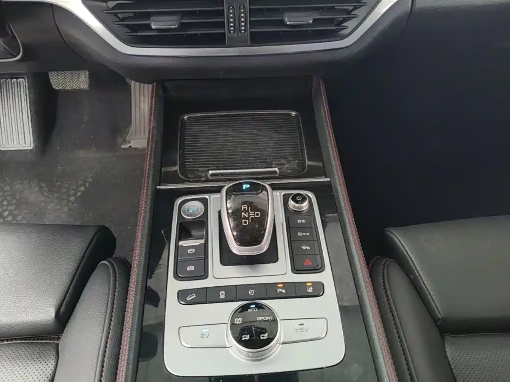 BYD Tang New Energy 2018 DM 2.0T AWD Intelligent Pioneer 7-Seater China V фото 14