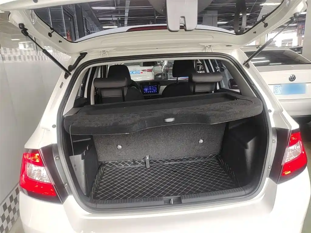 Škoda Fabia 2017 1.4L Auto Car Enjoy Edition фото 19