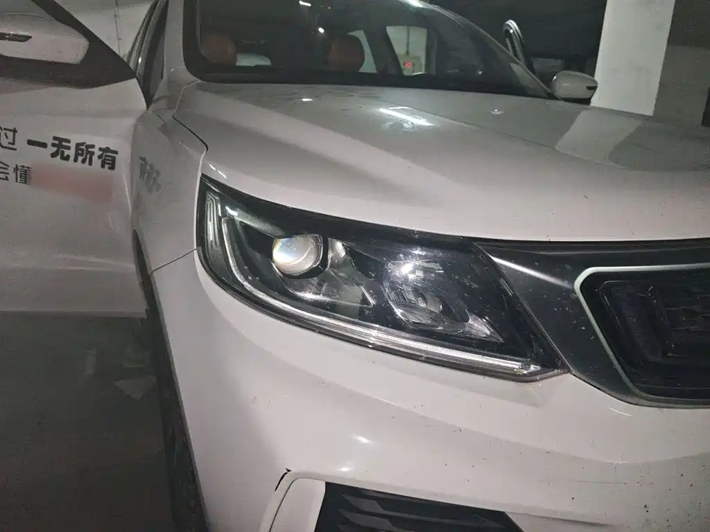 Фото 7 - Geely Emgrand X6