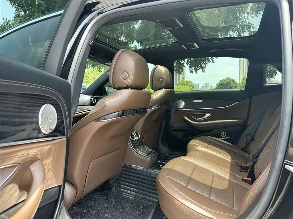 Mercedes-Benz E-Class 2022 E 260 L Sport фото 6