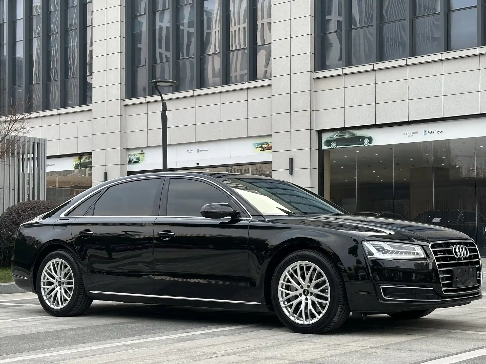 Фото 3 - Audi A8
