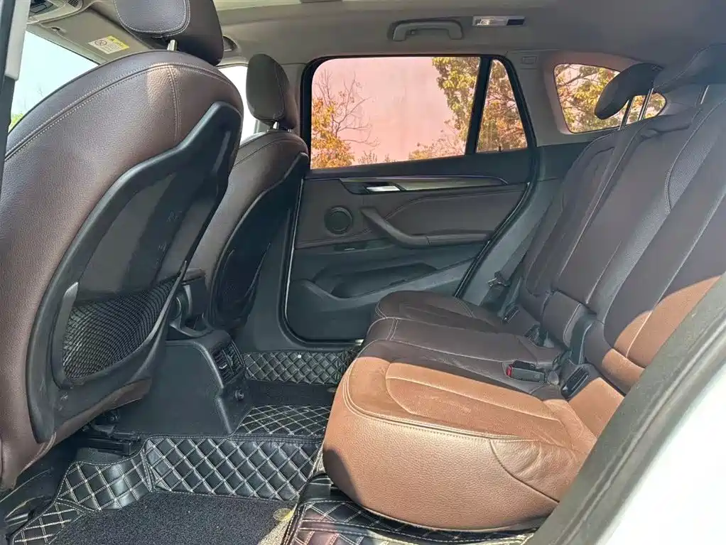 BMW X1 2018 sDrive18Li Premium Model фото 5