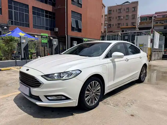 Ford Mondeo New Energy 2018 2.0 PHEV Smart Edition — фото 1