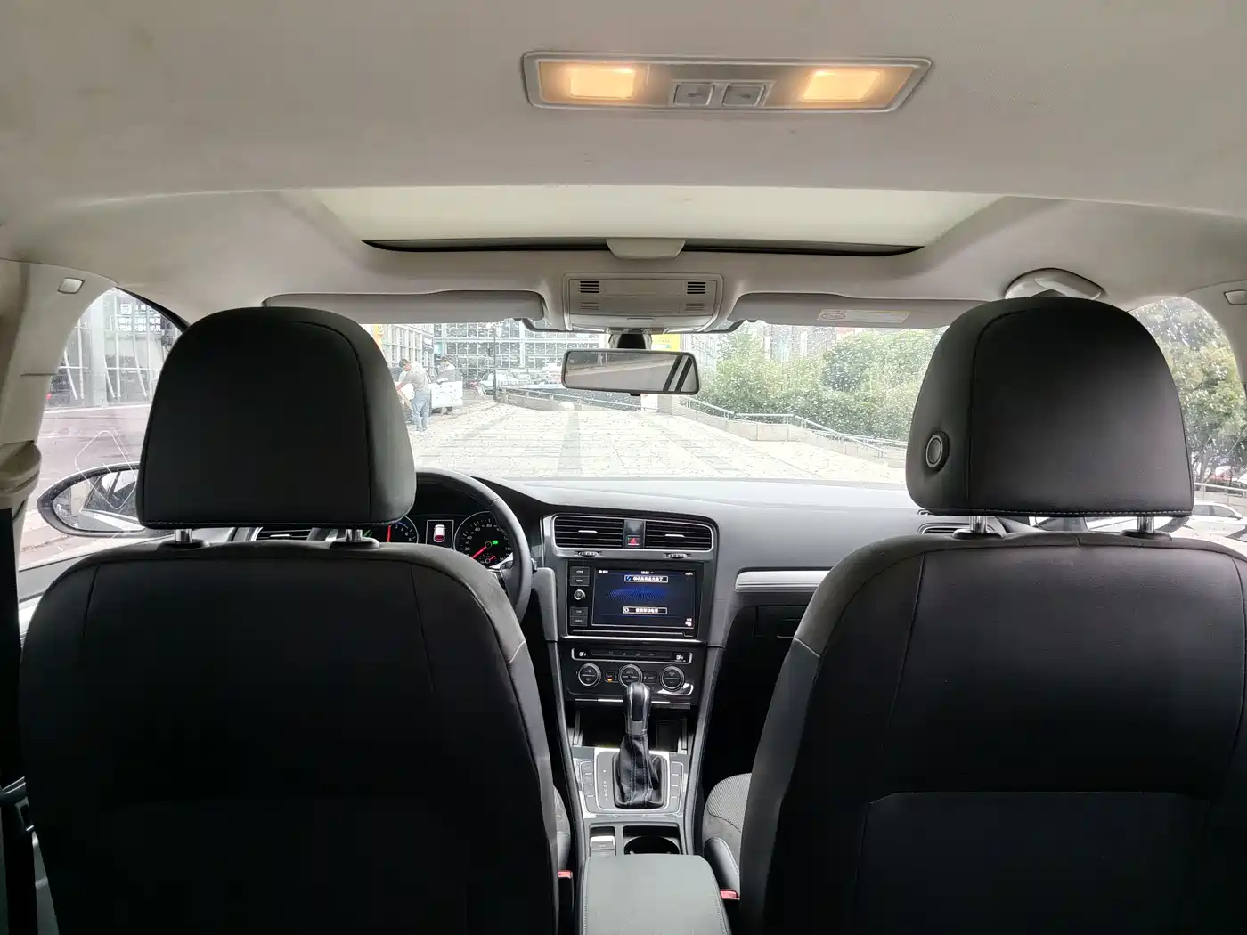 Volkswagen Golf Electric 2020 Chi фото 16