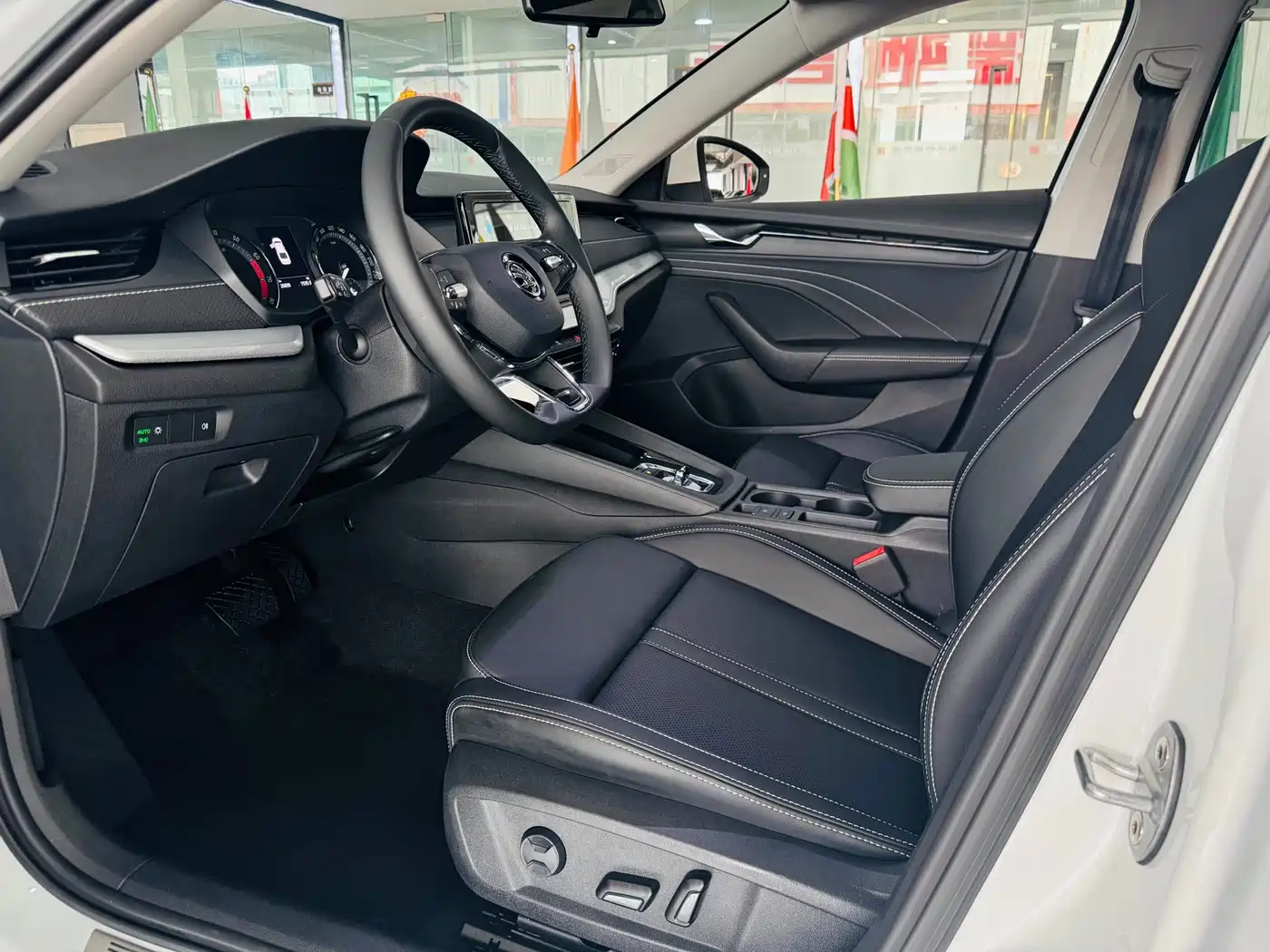 Škoda Octavia 2023 Facelift PRO TSI280 Premium Edition фото 7