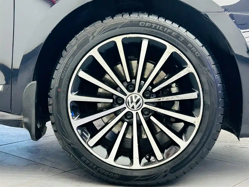 Volkswagen Passat 2014 2.0TSI DSG Executive Edition фото 10