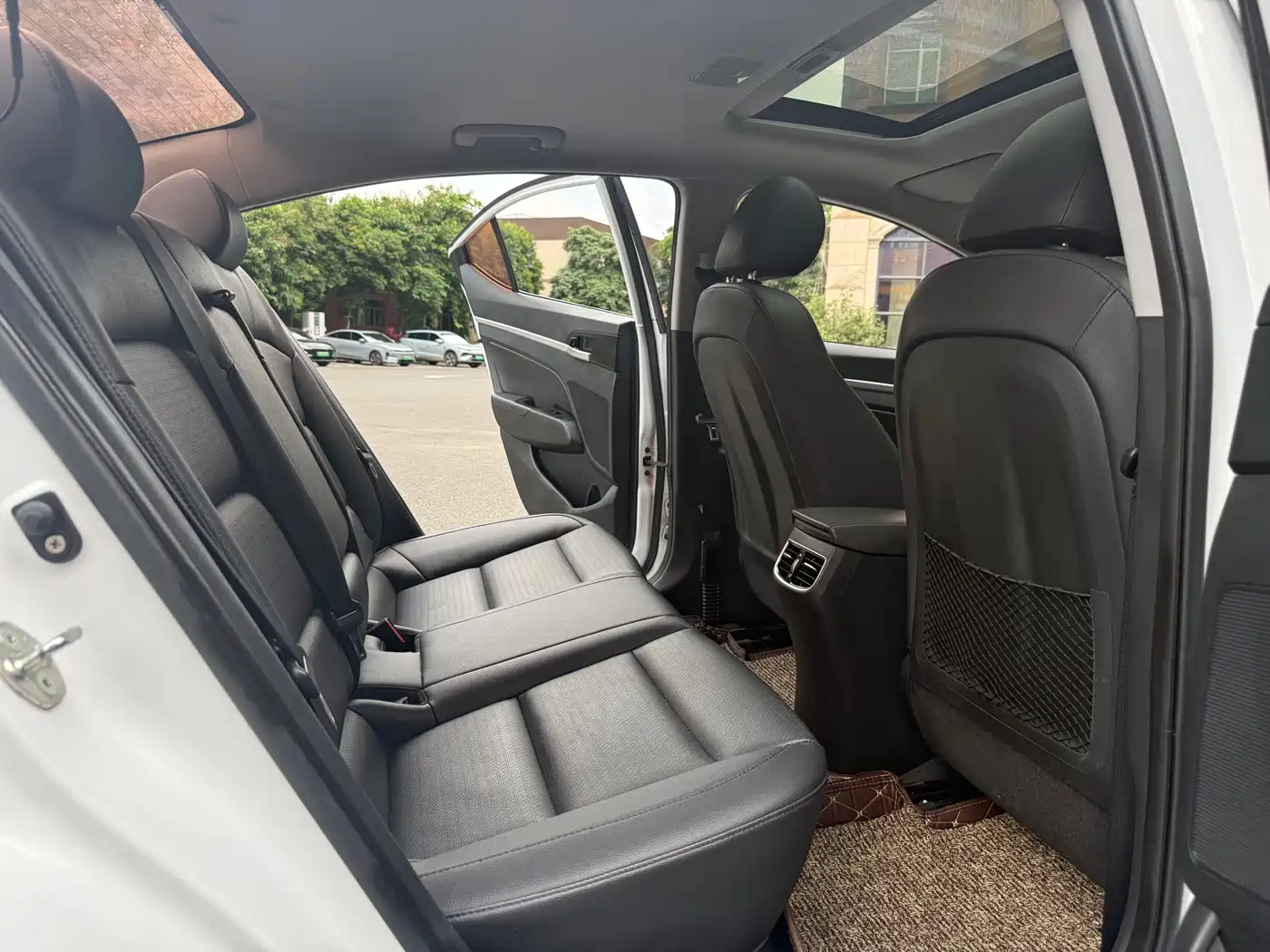 Hyundai Elantra 2016 1.6L Auto Smart·Luxury Edition фото 11