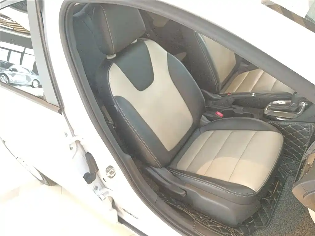 Buick Excelle 2018 15N CVT Elite фото 25