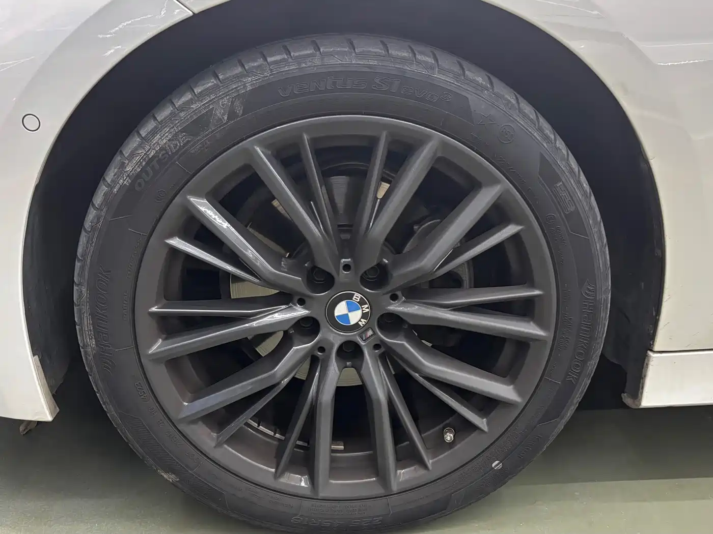 BMW 3 Series 2023 325Li M Sport Black Night Package фото 10
