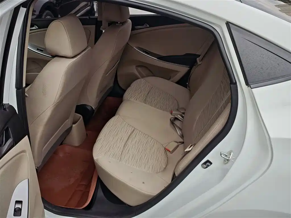 Hyundai Verna 2014 1.4L Automatic Smart GLS фото 14