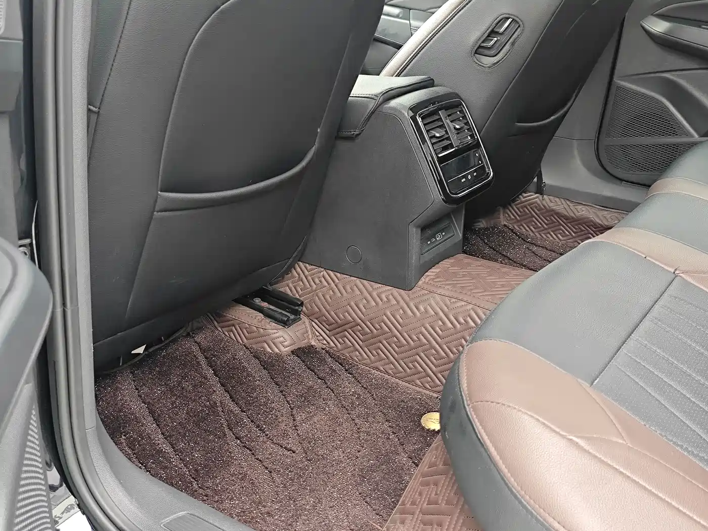Volkswagen Passat 2023 330TSI Starlight Elite Edition фото 5