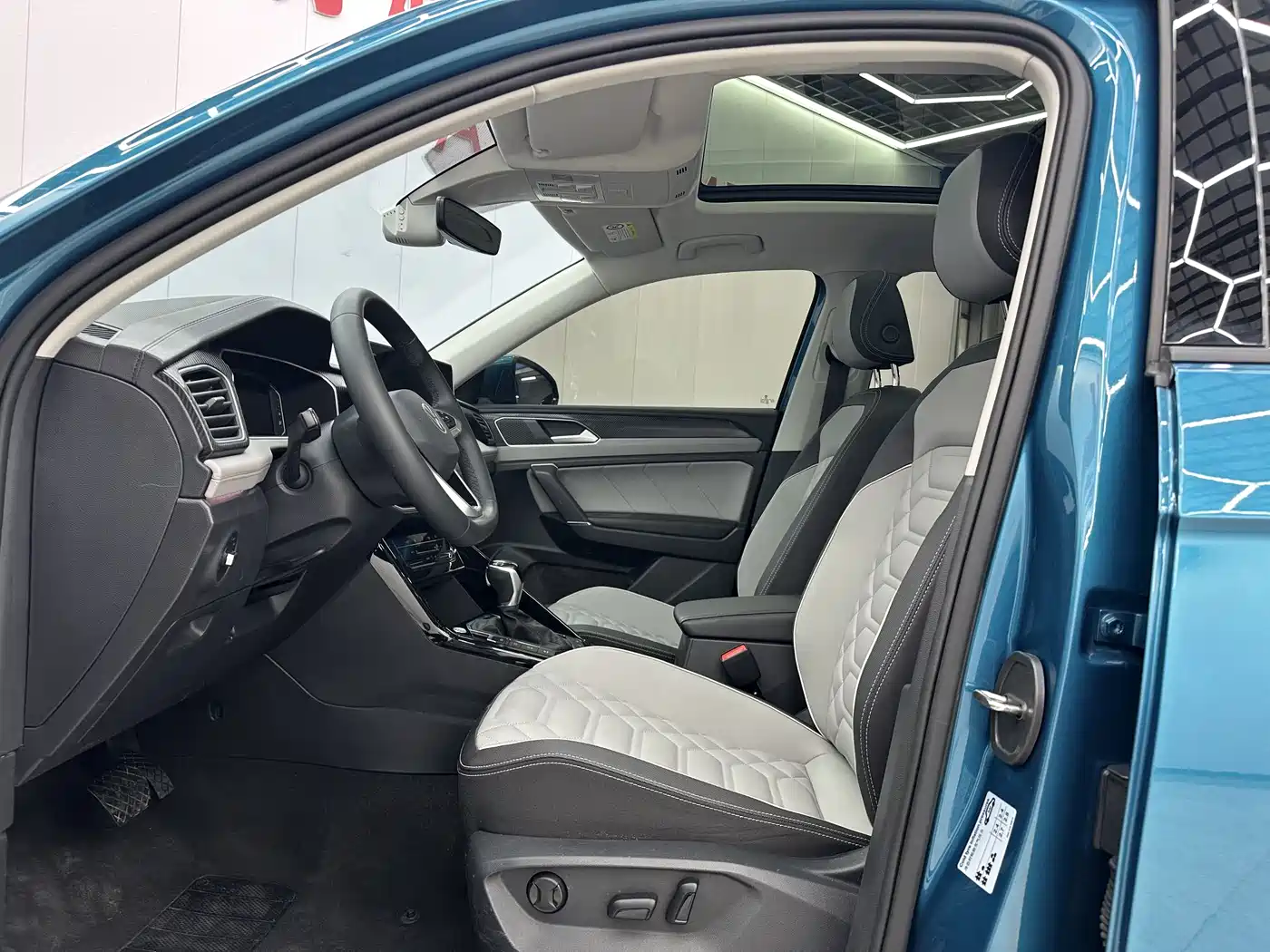 Volkswagen Tayron 2023 280TSI 2WD Luxury Plus Advanced Edition фото 4