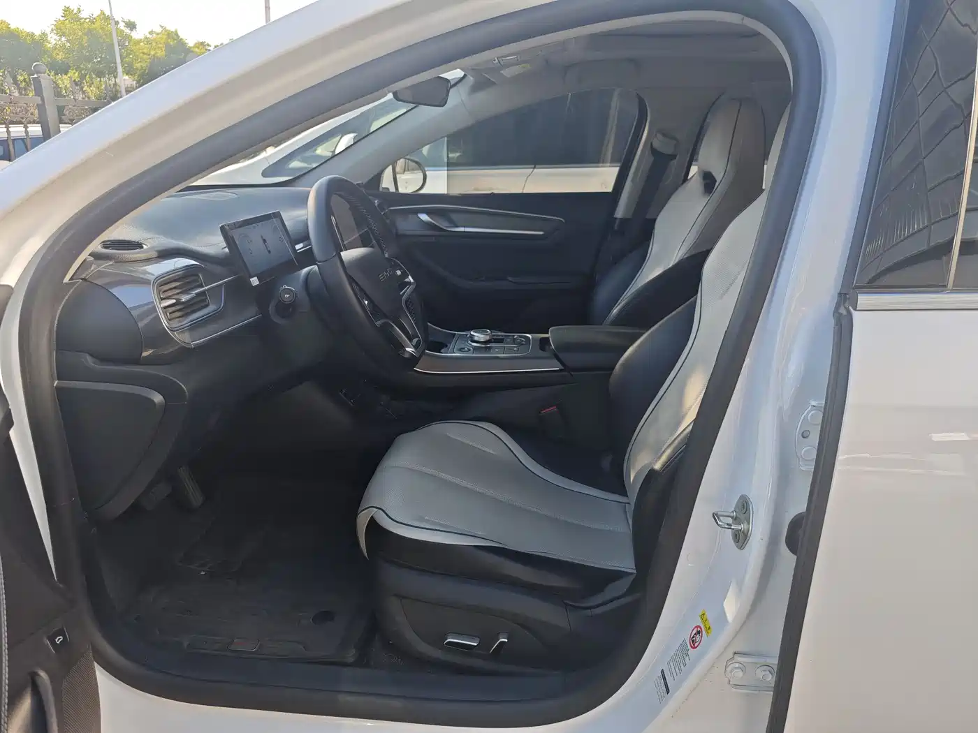 BYD Destroyer 05 2024 Glory Edition DM-i 120KM Flagship фото 14