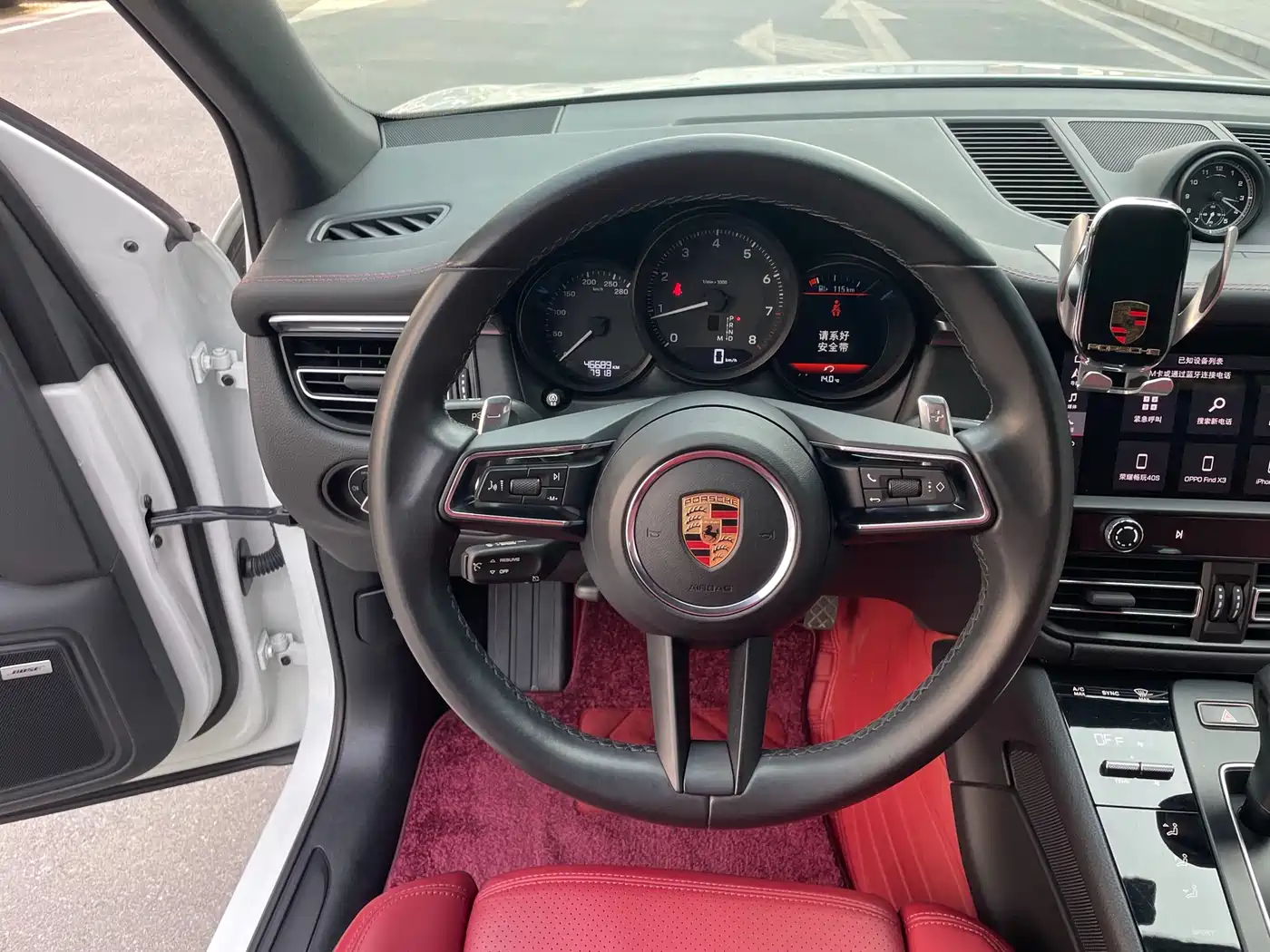PORSCHE MACAN