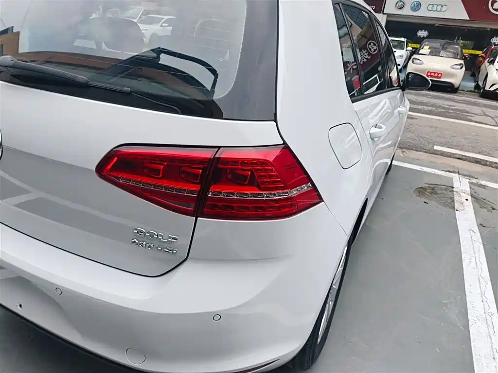 Volkswagen Golf 2016 1.6L Automatic Fashion фото 8