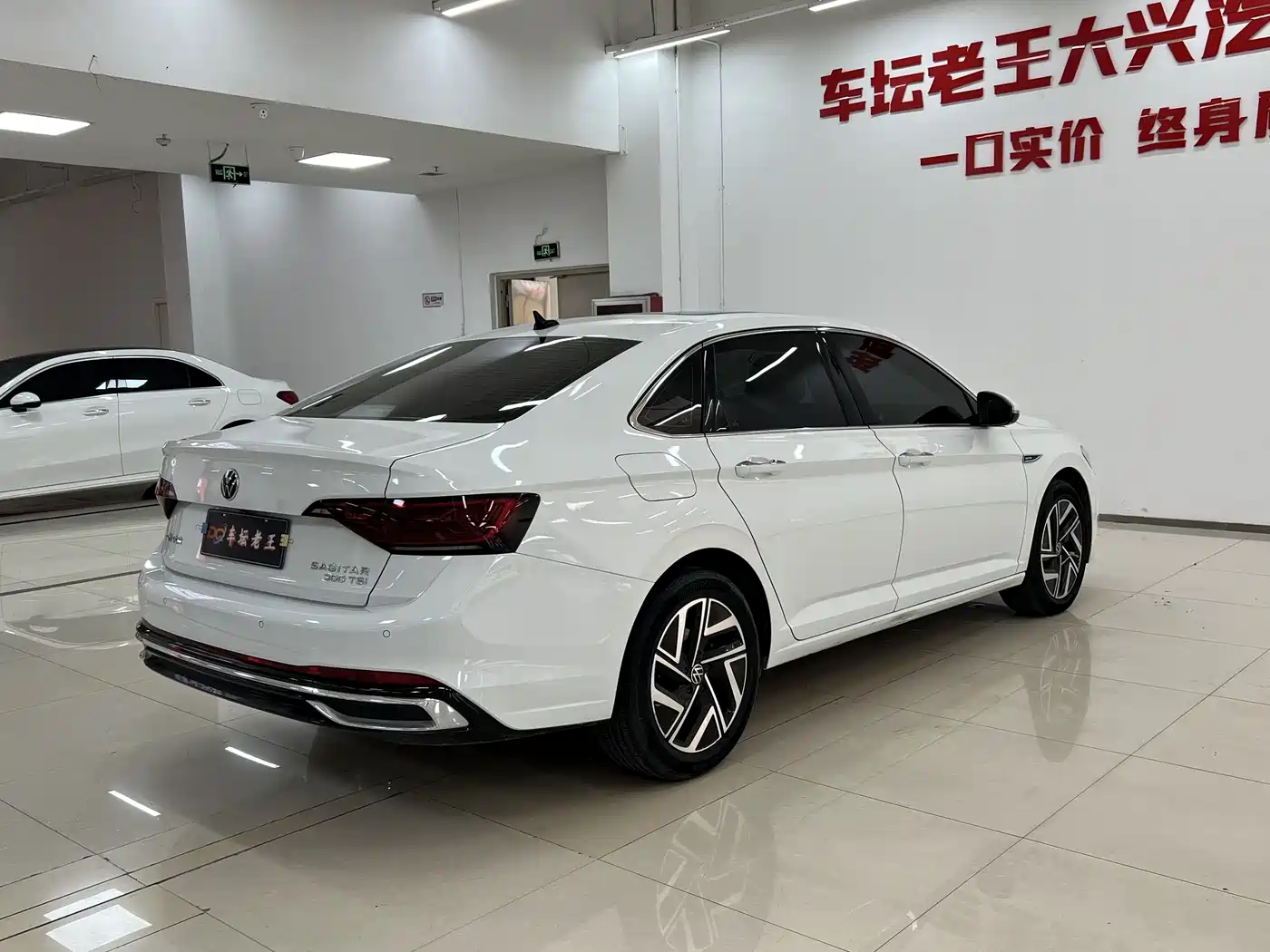 Volkswagen Sagitar 2023 300TSI DSG Surpassing Edition фото 4