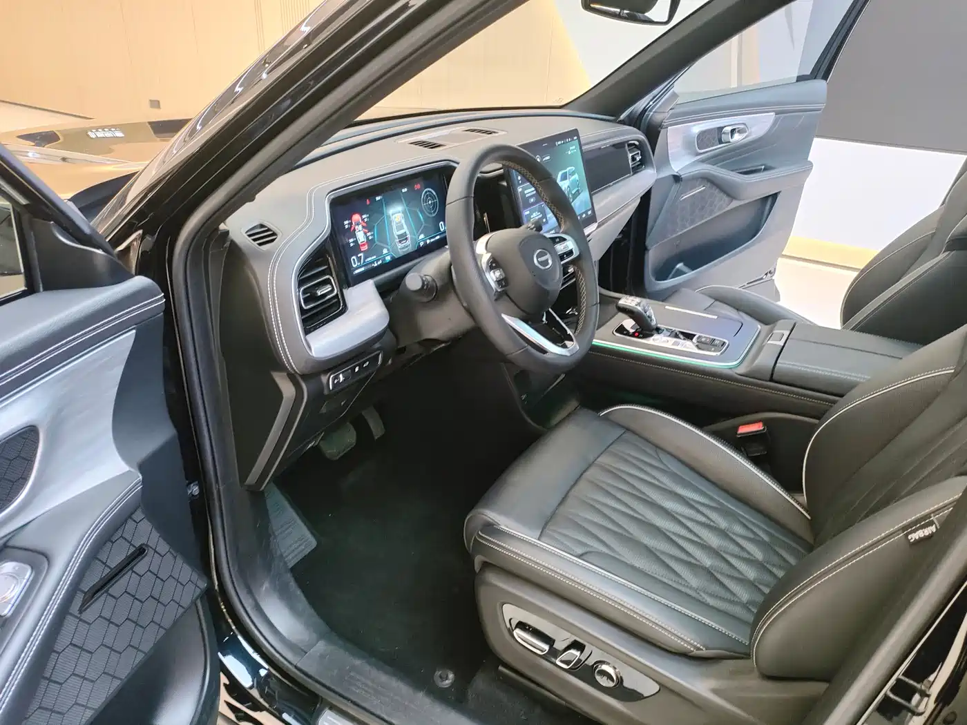 GAC Trumpchi Trumpchi GS8 2022 Pilot Series 2.0TGDI 2WD Luxury Smart Connect Edition (7-Seater) фото 9