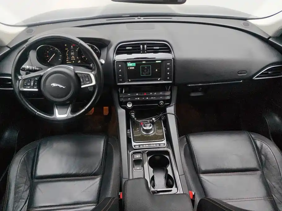 Jaguar F-PACE 2017 2018 2.0T 2WD Urban Premium Edition