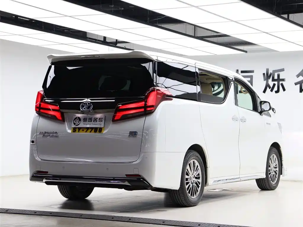 Toyota Alphard 2023 Dual Hybrid 2.5L Ultimate Gold Edition фото 29