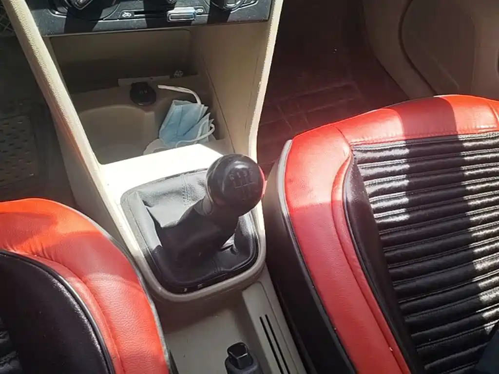 Volkswagen Jetta 2015 1.6L Manual Trend фото 21