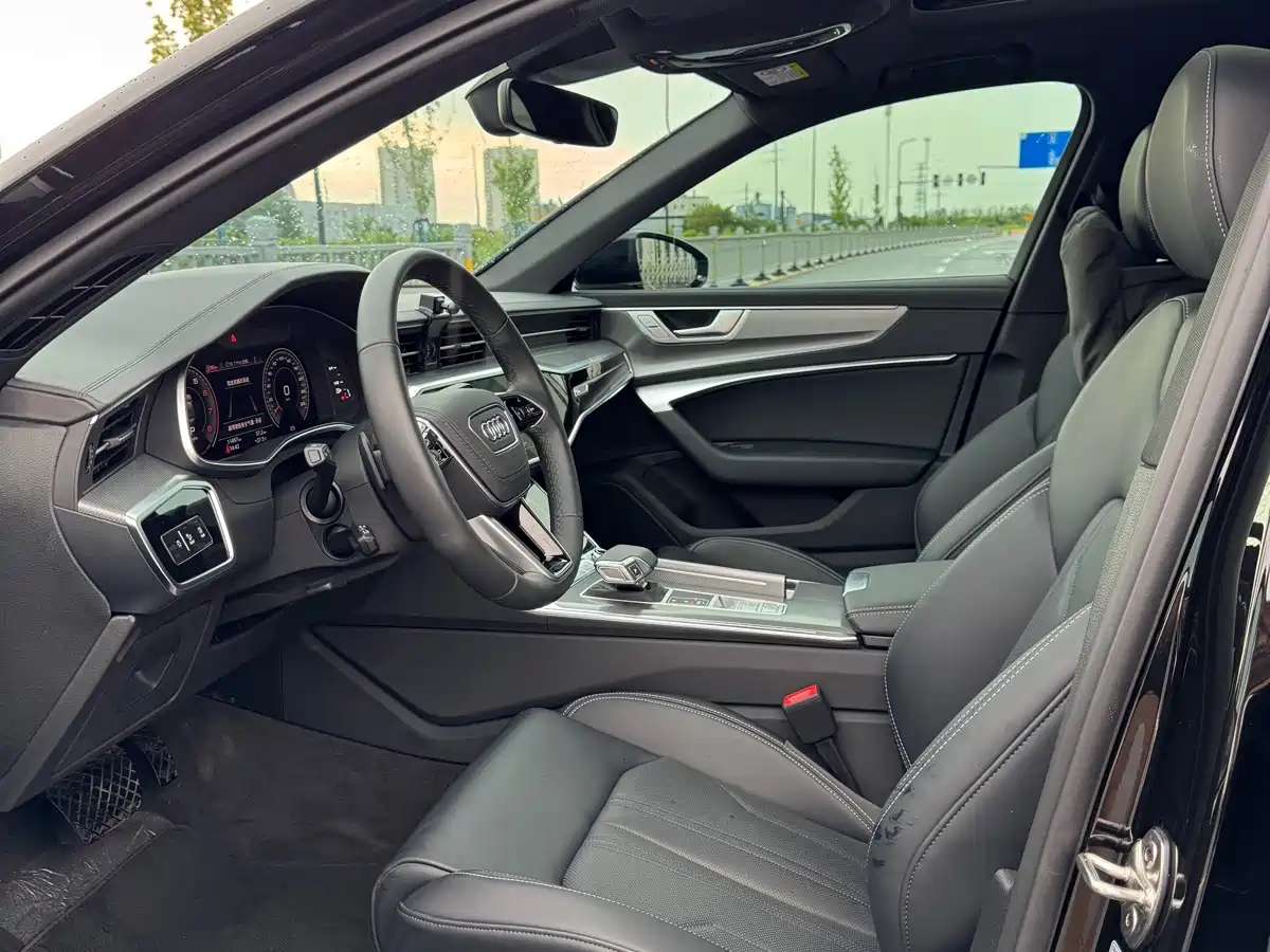 Фото 12 - Audi A6L