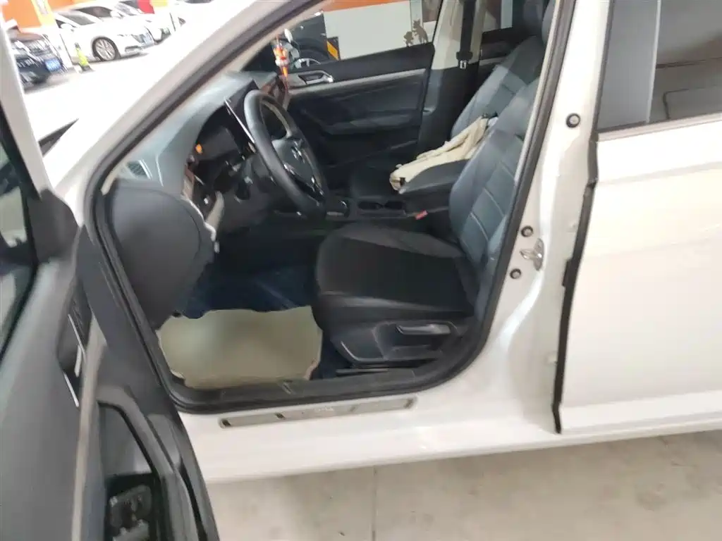 Volkswagen Lavida 2021 1.5L Auto Comfort Edition фото 11