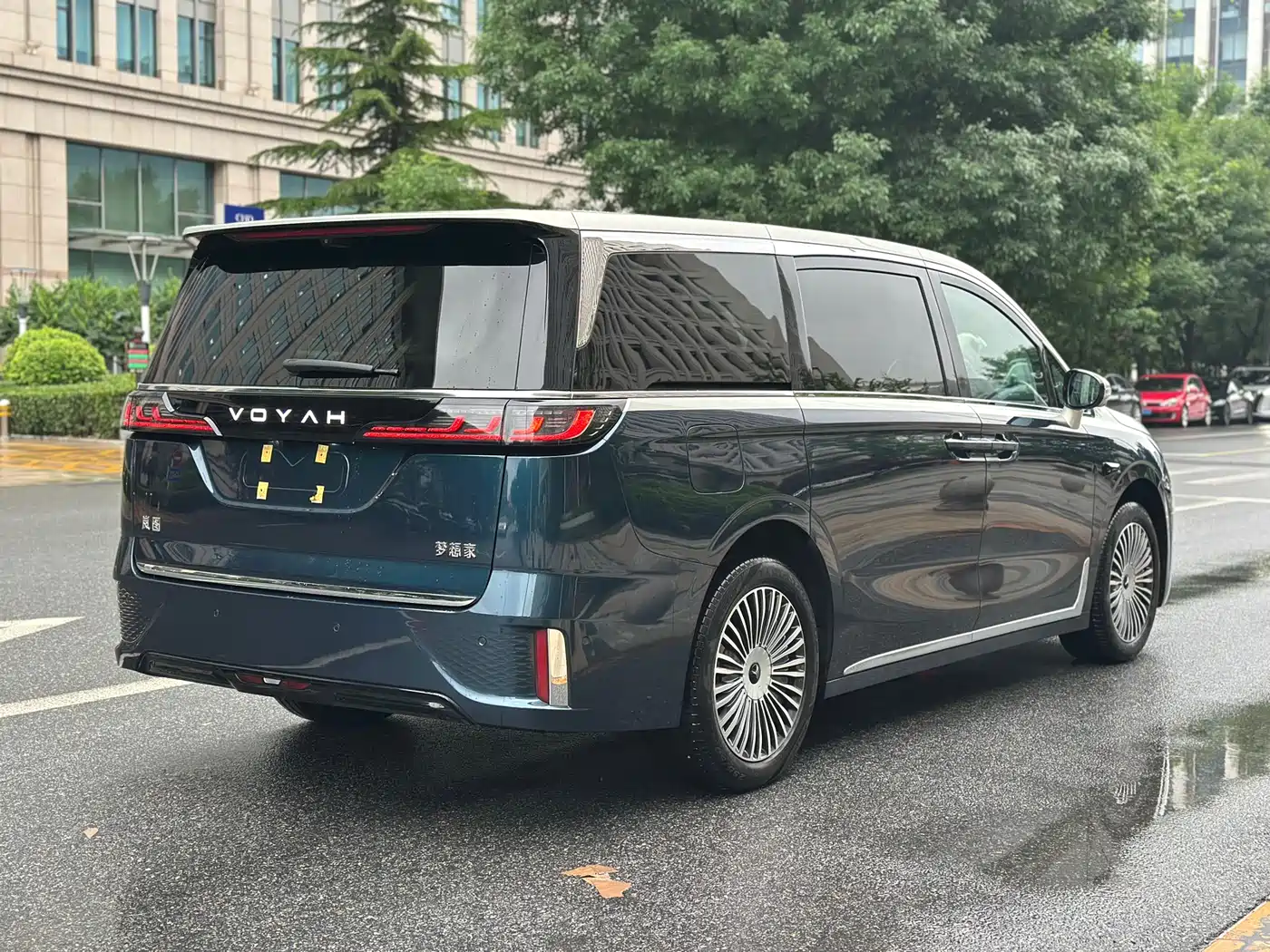 Voyah Auto Voyah Dreamer 2025 PHEV AWD Flagship Qian Kun Edition фото 19