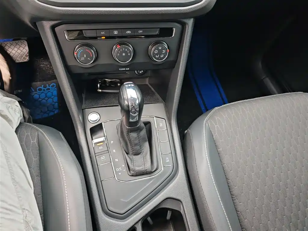 Volkswagen Tiguan L 2018 Facelift 330TSI Automatic 2WD Trend Edition фото 14