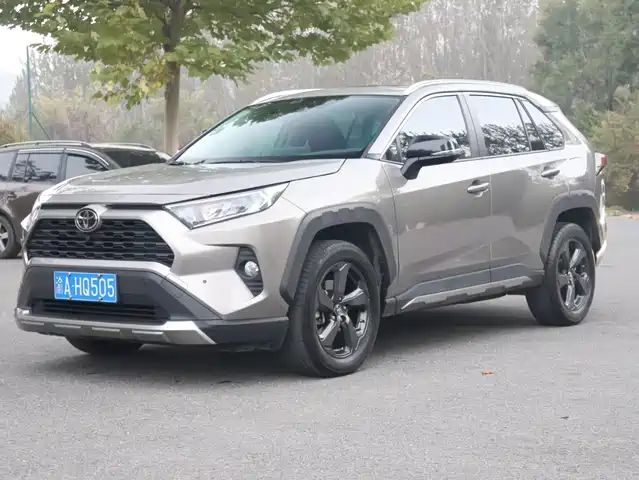 Toyota RAV4 2.0L CVT, Полный привод, Стиль