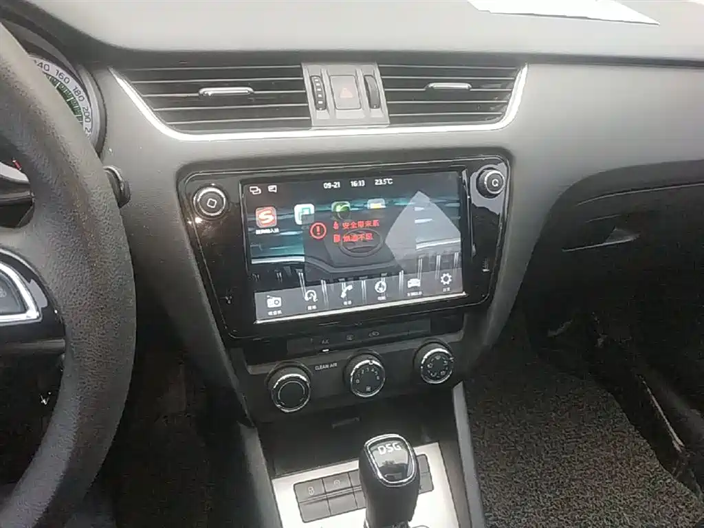 Škoda Octavia 2019 TSI230 DSG Luxury Edition фото 13