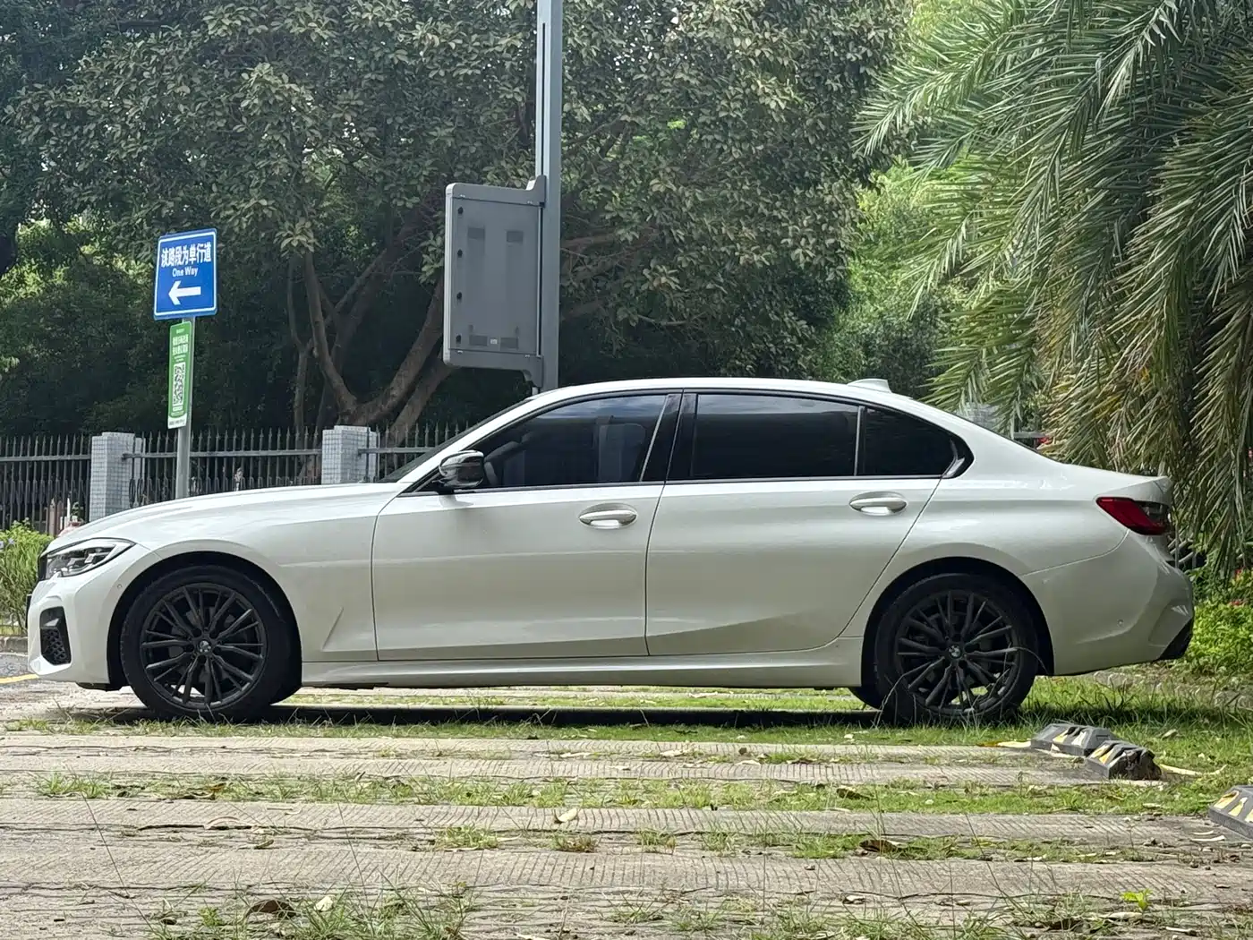 BMW 3 Series 2020 325Li M Sport Black Night Package фото 11