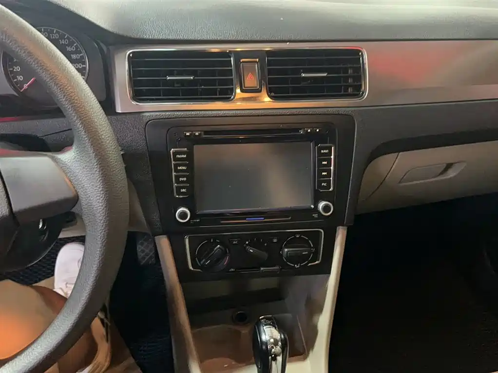 Volkswagen Santana 2013 1.6L Automatic Comfort Edition фото 6