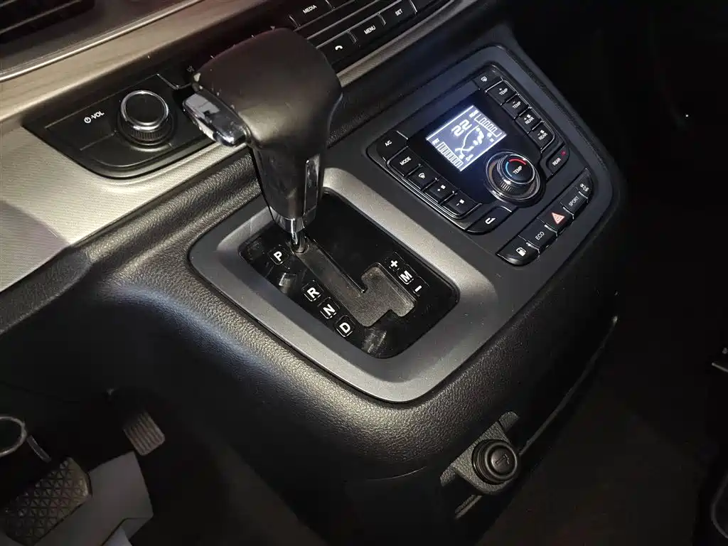 SAIC Maxus Maxus G10 2021 2.0T Automatic Elite Edition Gasoline 7-Seater фото 10